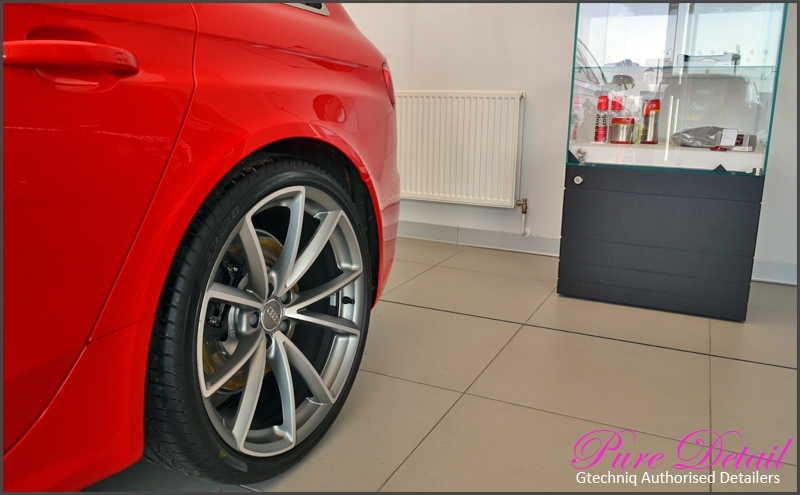 audi-rs4-tyres-coated-with-gtechniqt1-by-pure-detail-in-lancashire